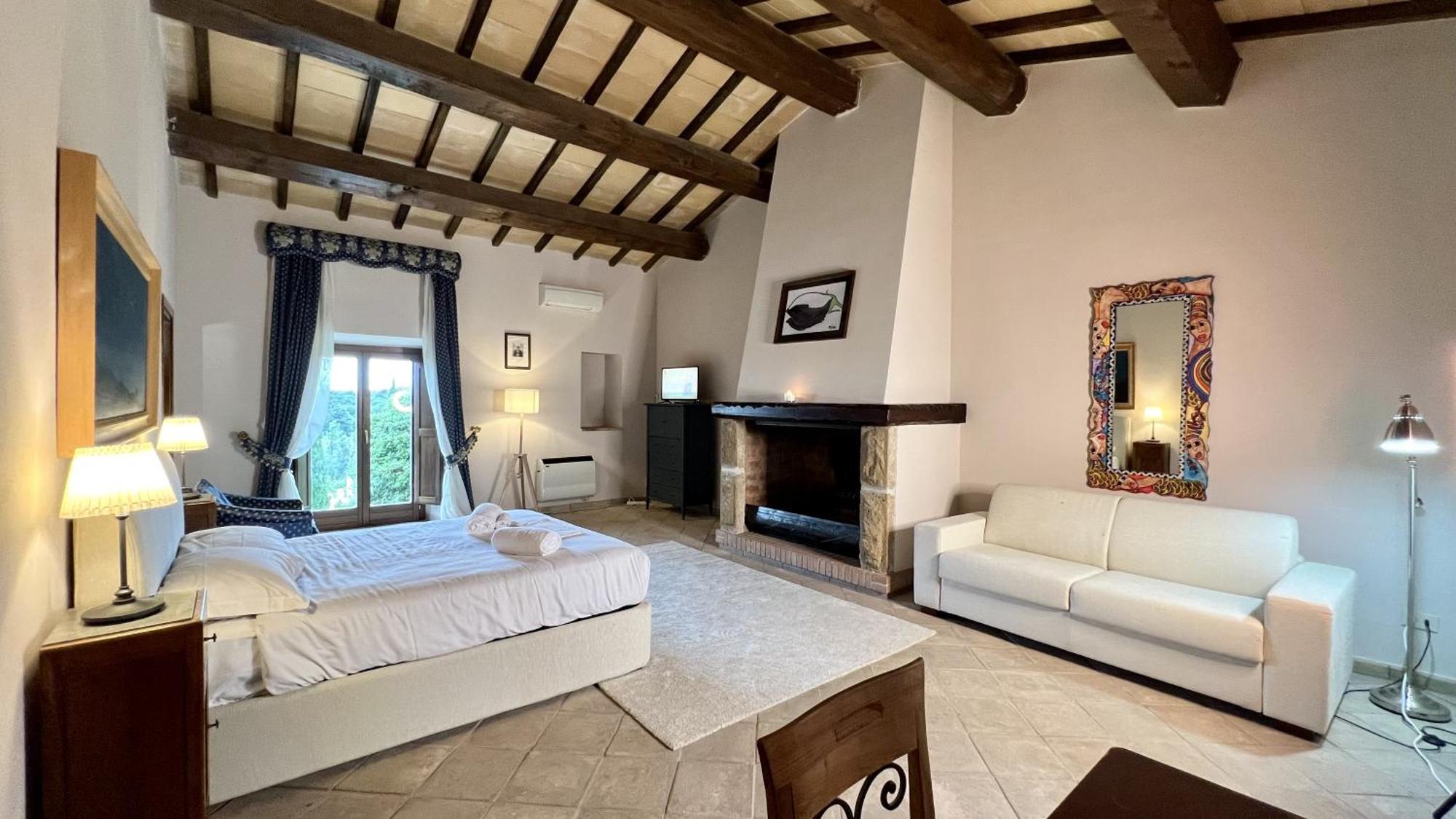 Agriturismo Cerrosughero Canino Eksteriør bilde