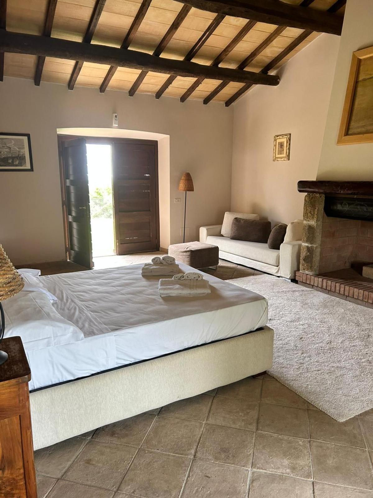 Agriturismo Cerrosughero Canino Eksteriør bilde